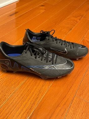 Nike Men’s Black Soccer Cleats with Blue Accents
